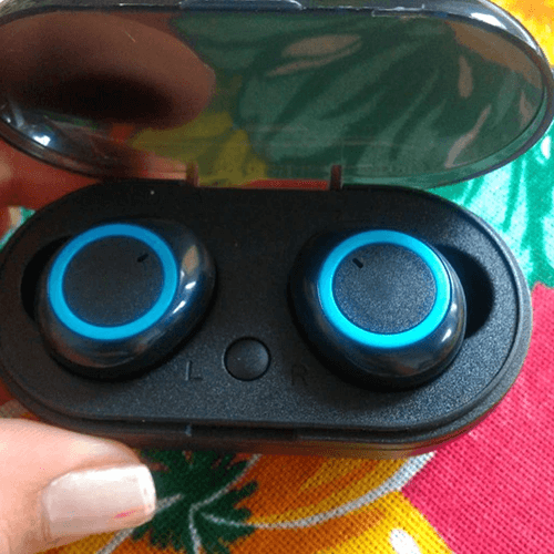 wireless Bluetooth earbuds 